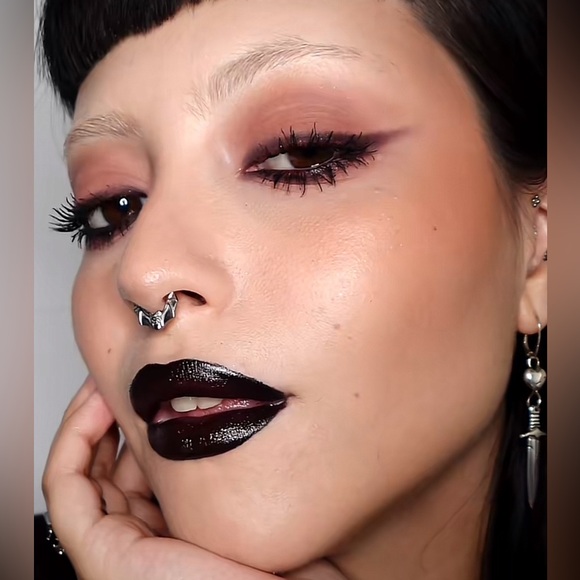 💋 CYBER a MAC SATIN LIPSTICK. RETAILS $23. **NEW IN THE BOX. FULL SIZE. - Picture 5 of 12